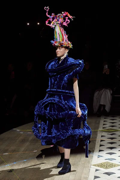 Look 25